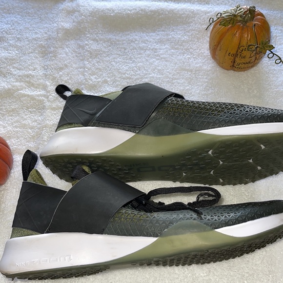 New without tags Nike trainers army green 8.5 - Picture 5 of 10